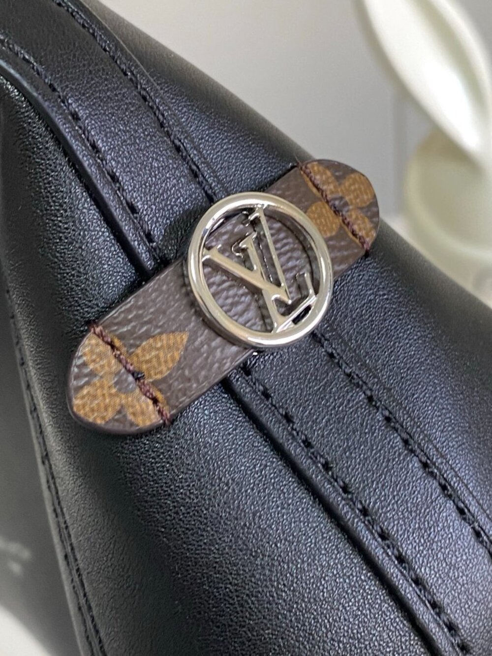 Louis Vuitton Shoulder Bag Carryall Cargo Vibe PM Lambskin M24861 - Picture 5 of 9
